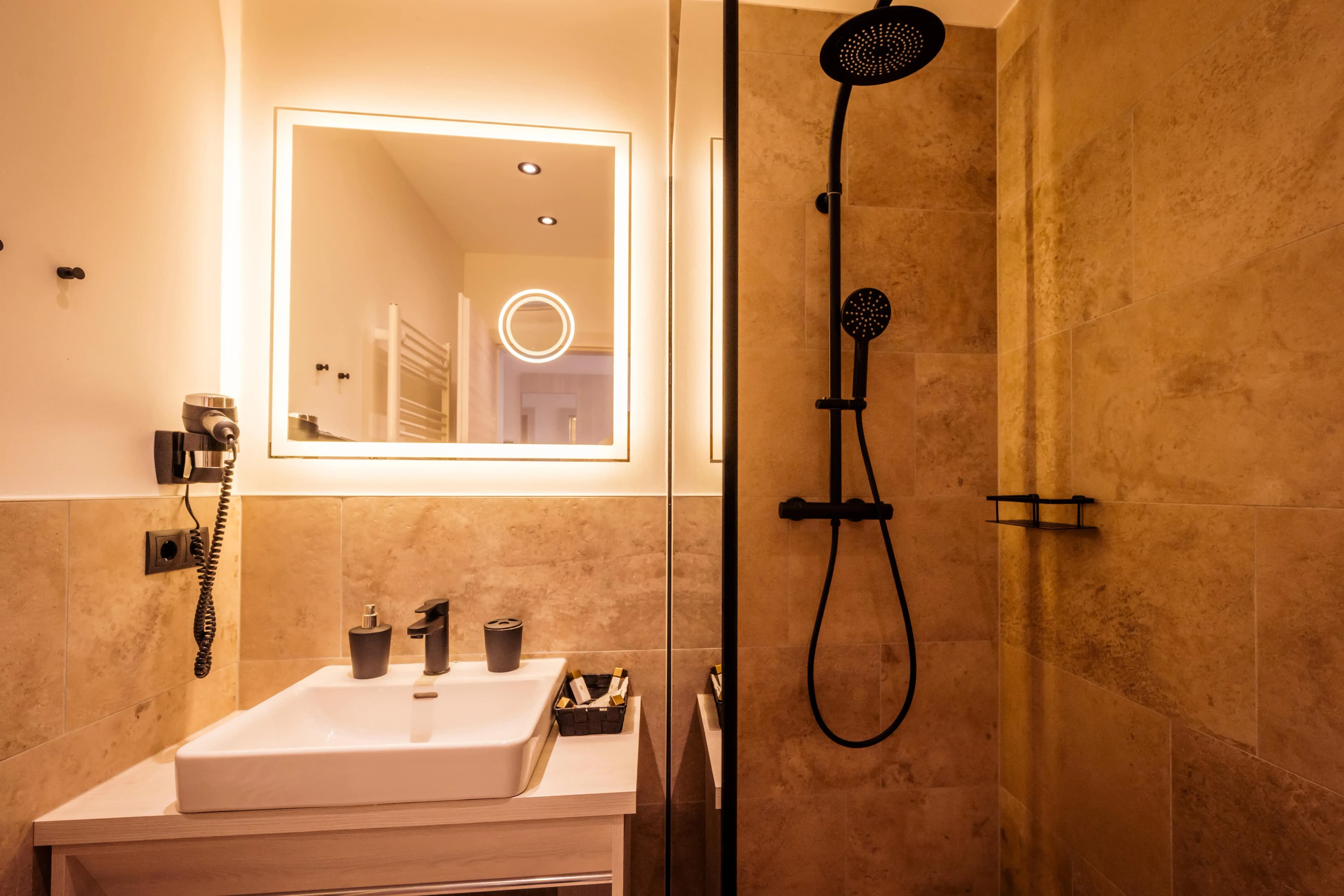 Erstklassiges Hotel mit Top-Lage in Velden